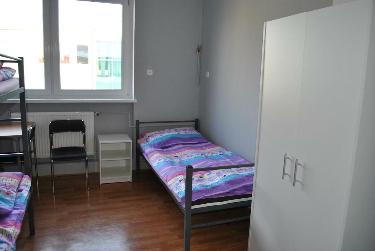Hostel Pod Topolami Zielona Gora  Exterior photo
